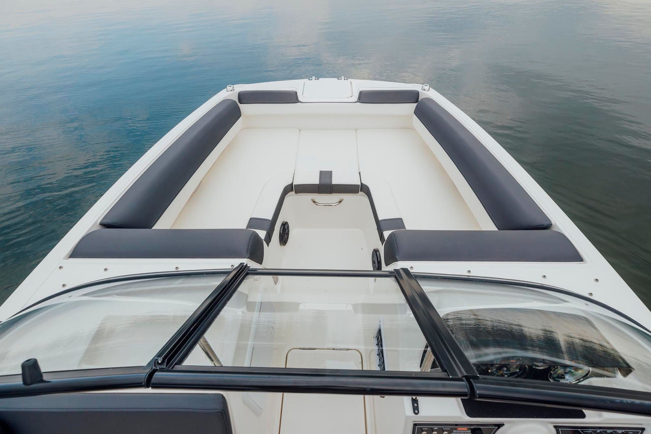 bow seats on the D20i deck boat