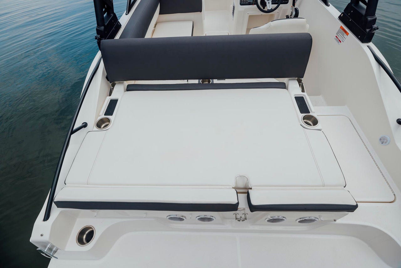 rear sunpad on the D20i deck boat