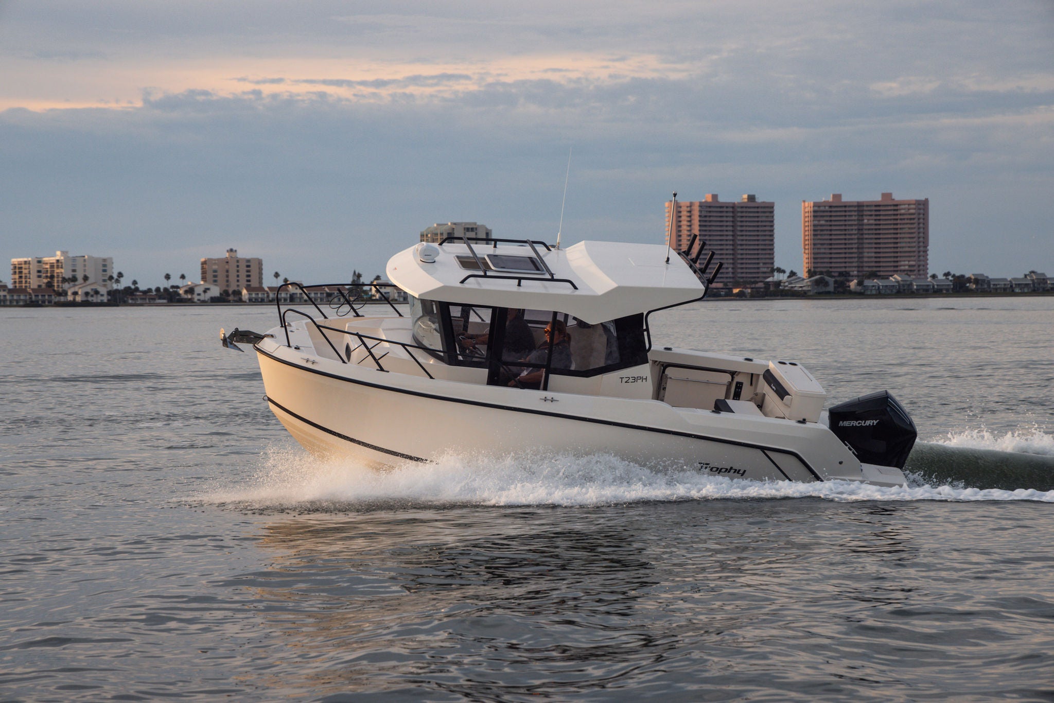 T23 Pilothouse overnight boat running