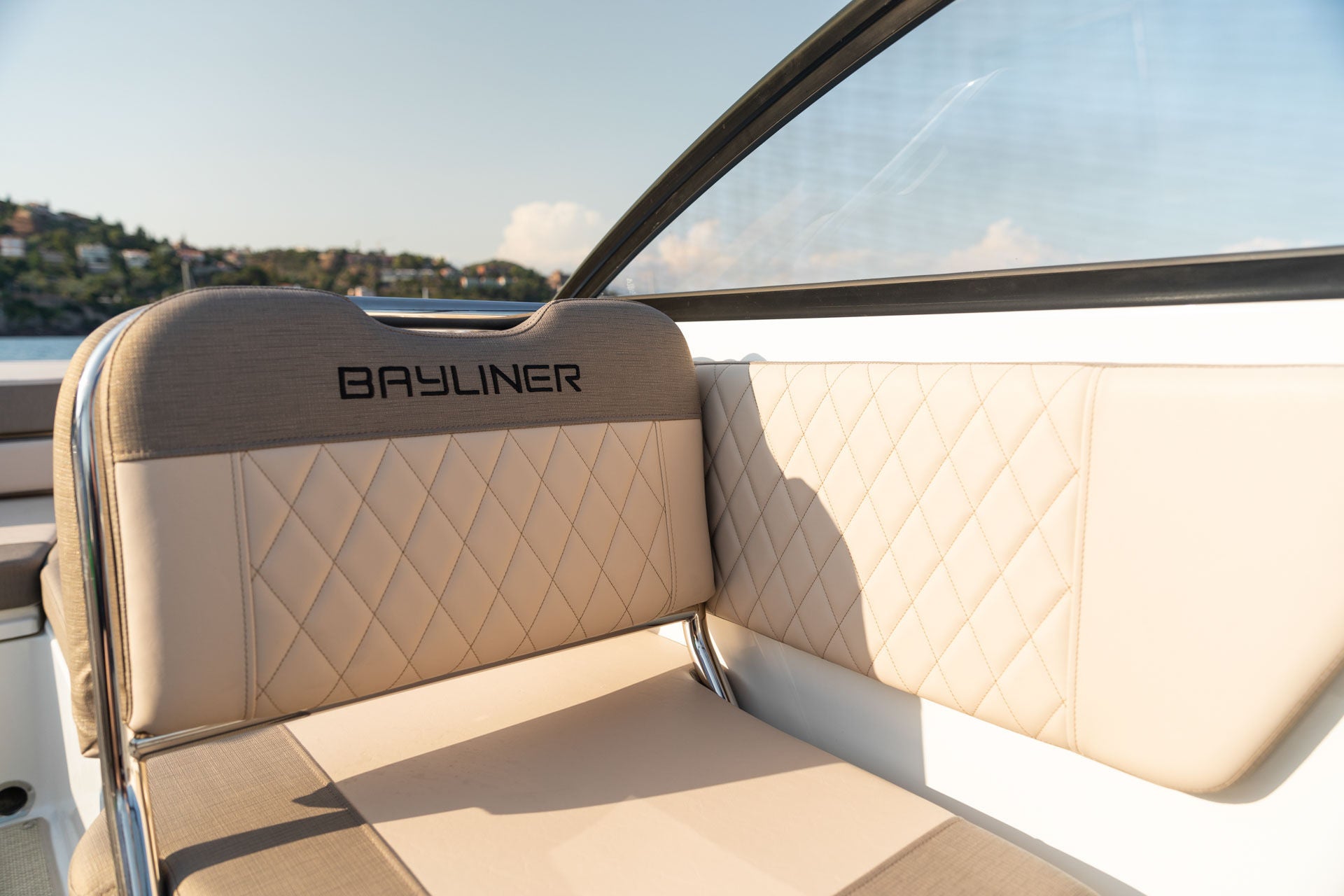 Bayliner VR6 Cuddy Details