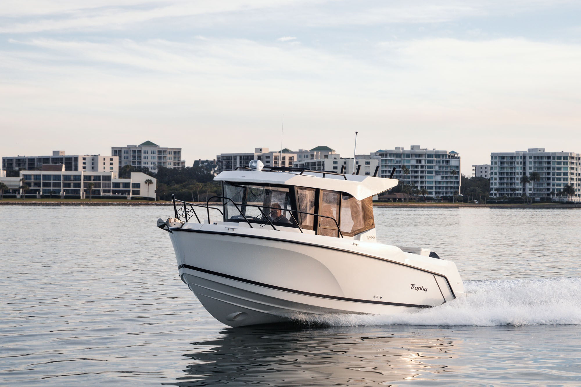T23 Pilothouse overnight boat running