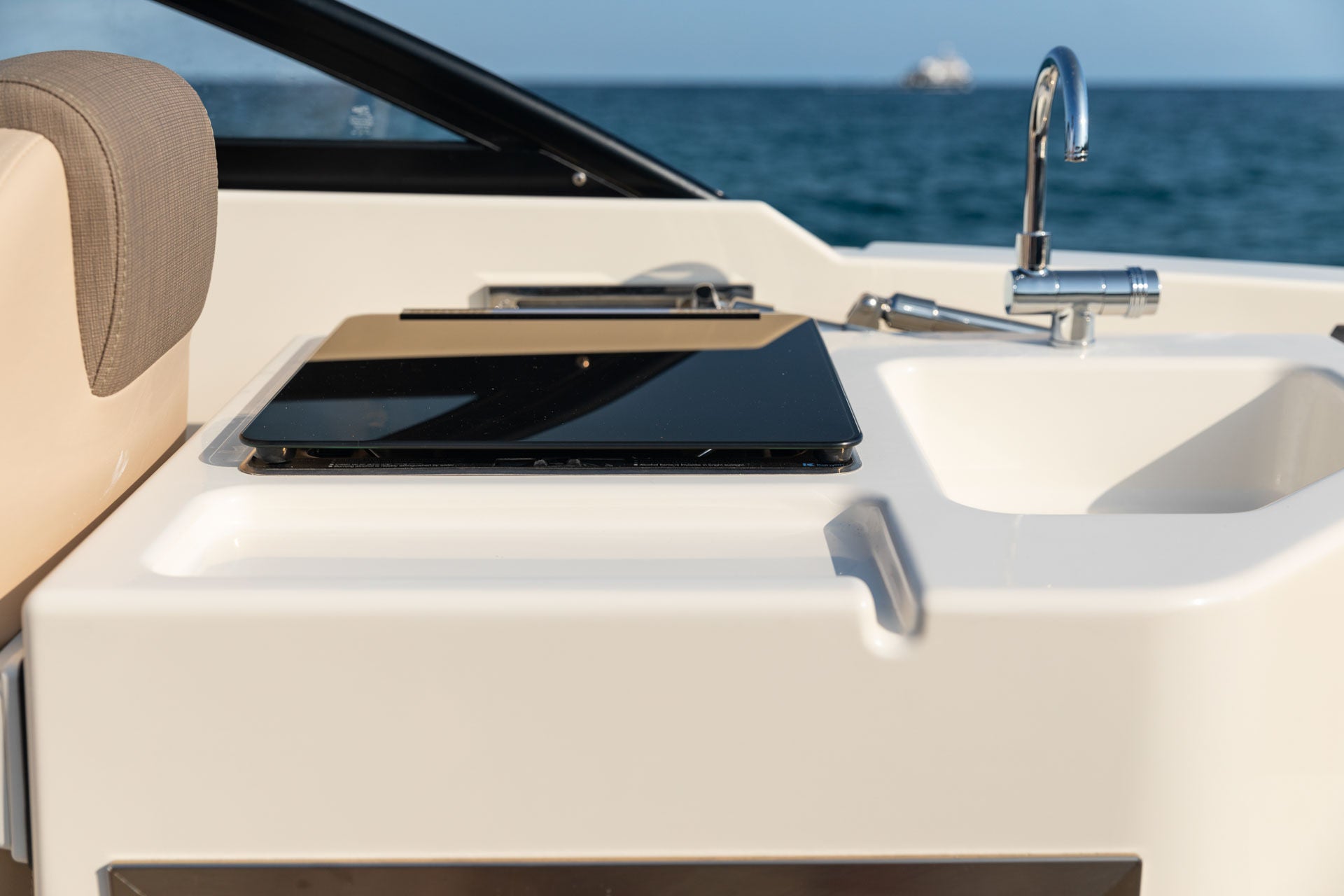 Bayliner VR6 Cuddy Details