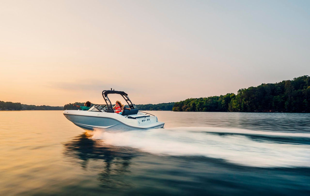 The D20i deck boat running at sunset