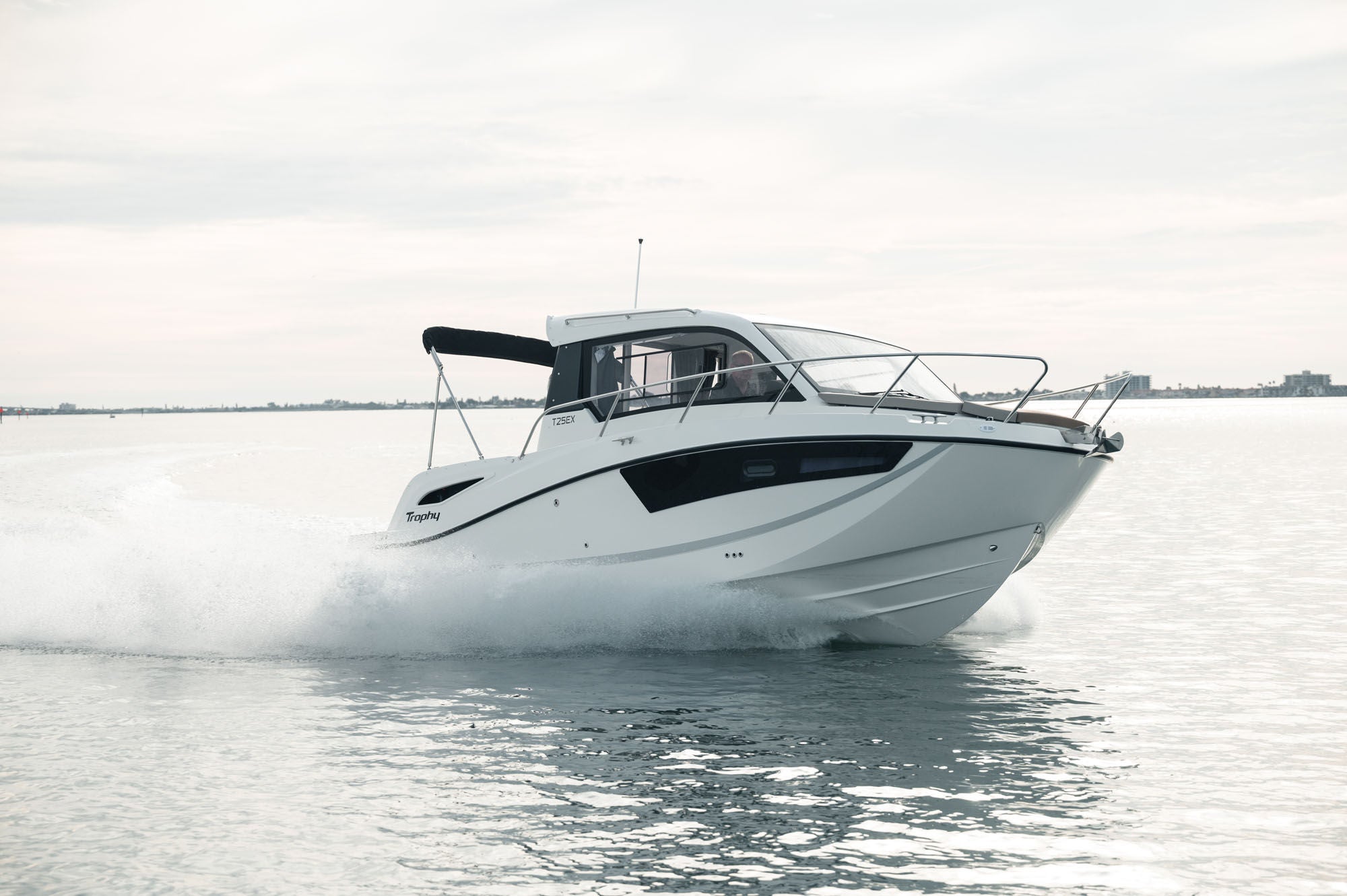 Trophy T25 Explorer overnight boat running starboard
