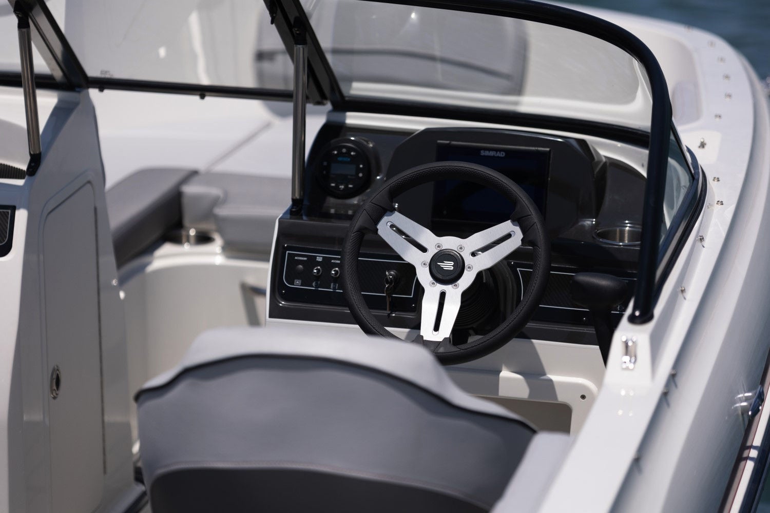 helm on the VR4 outboard bowrider boat