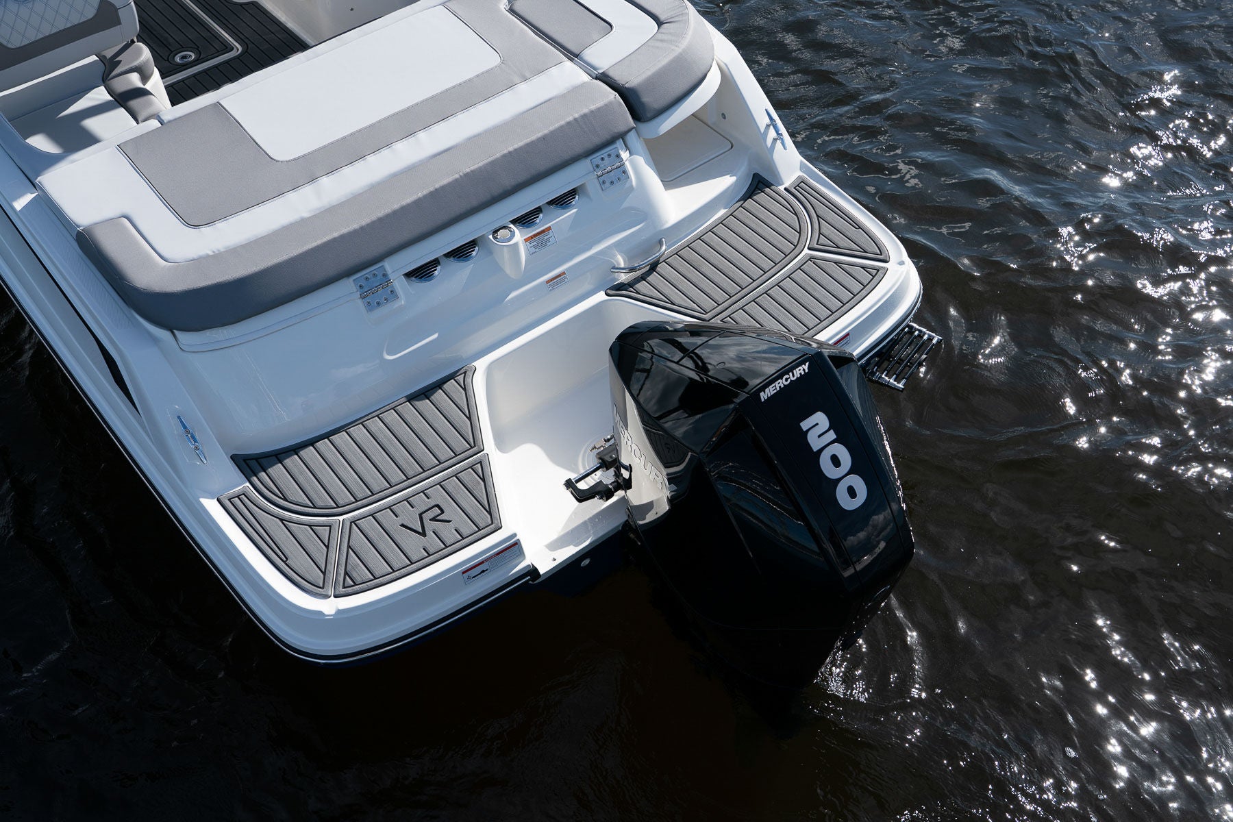 Bayliner VR6 Details