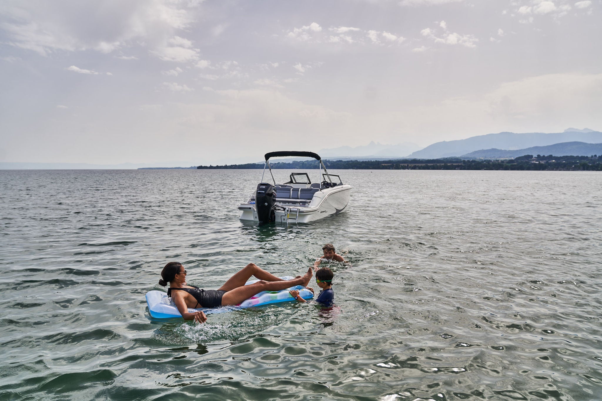 Bayliner M17 lifestyle