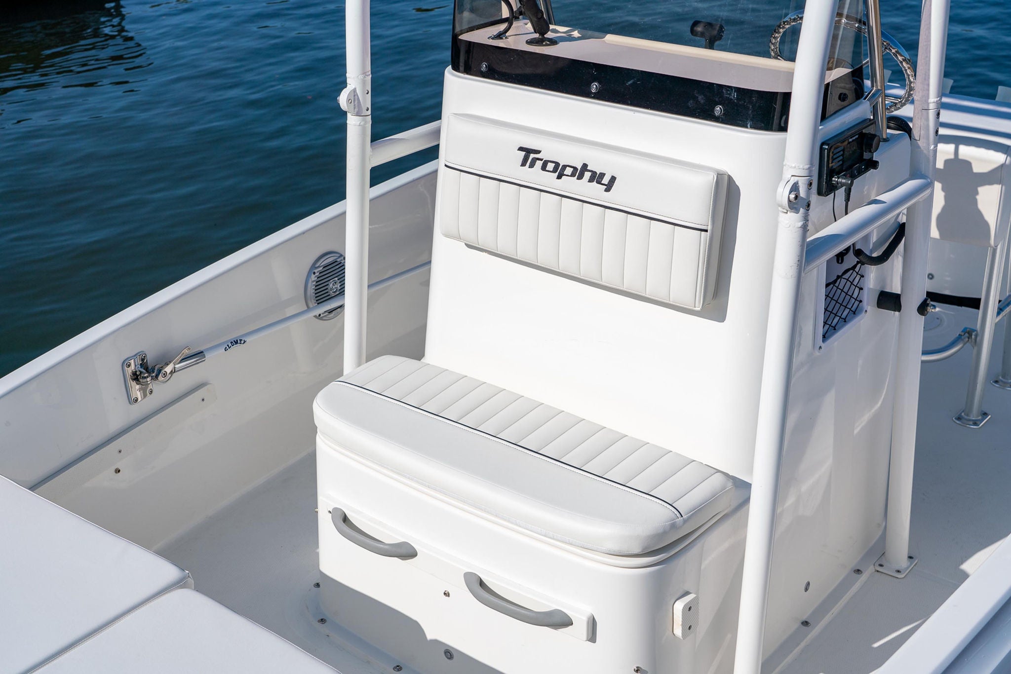 Bayliner Trophy 18 details