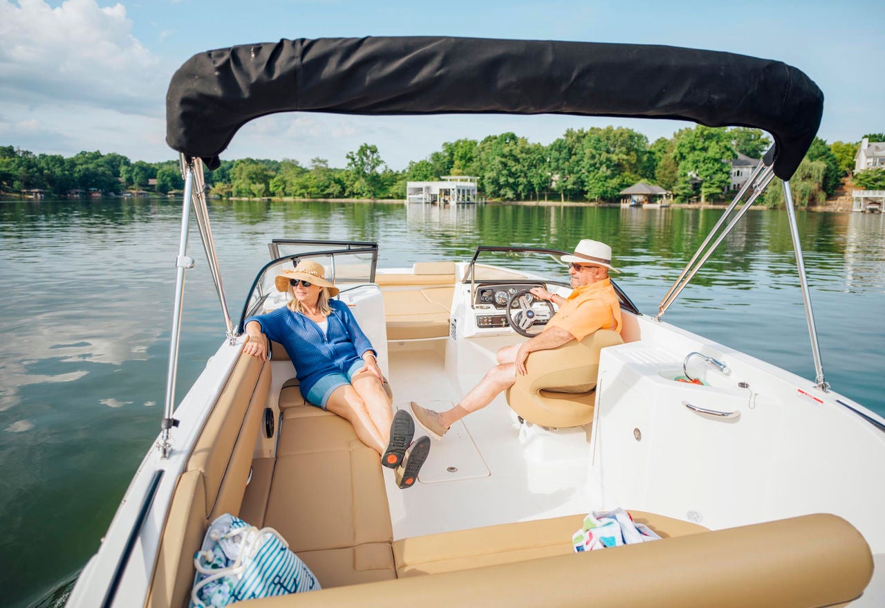 bayliner dseries d22 deck boat interior 2025