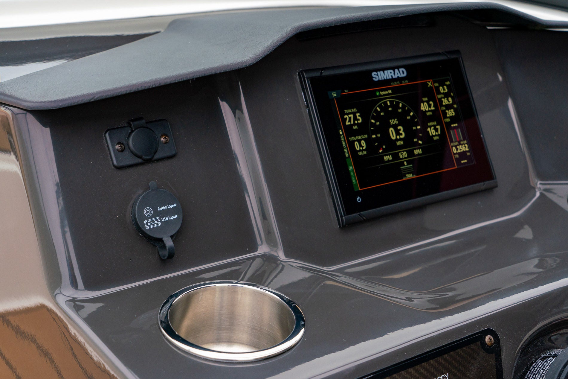 Bayliner VR6 Details