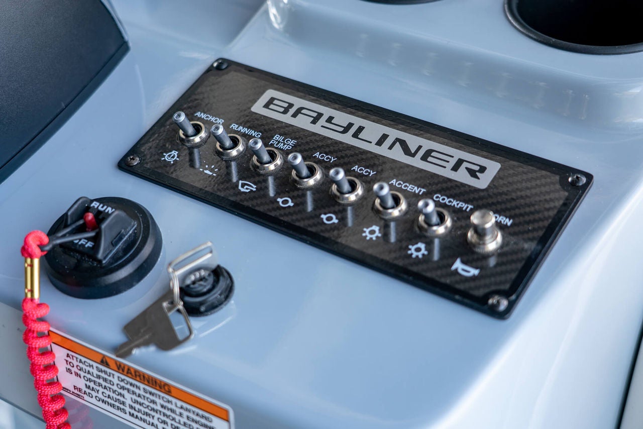 Bayliner Trophy 22 CC details