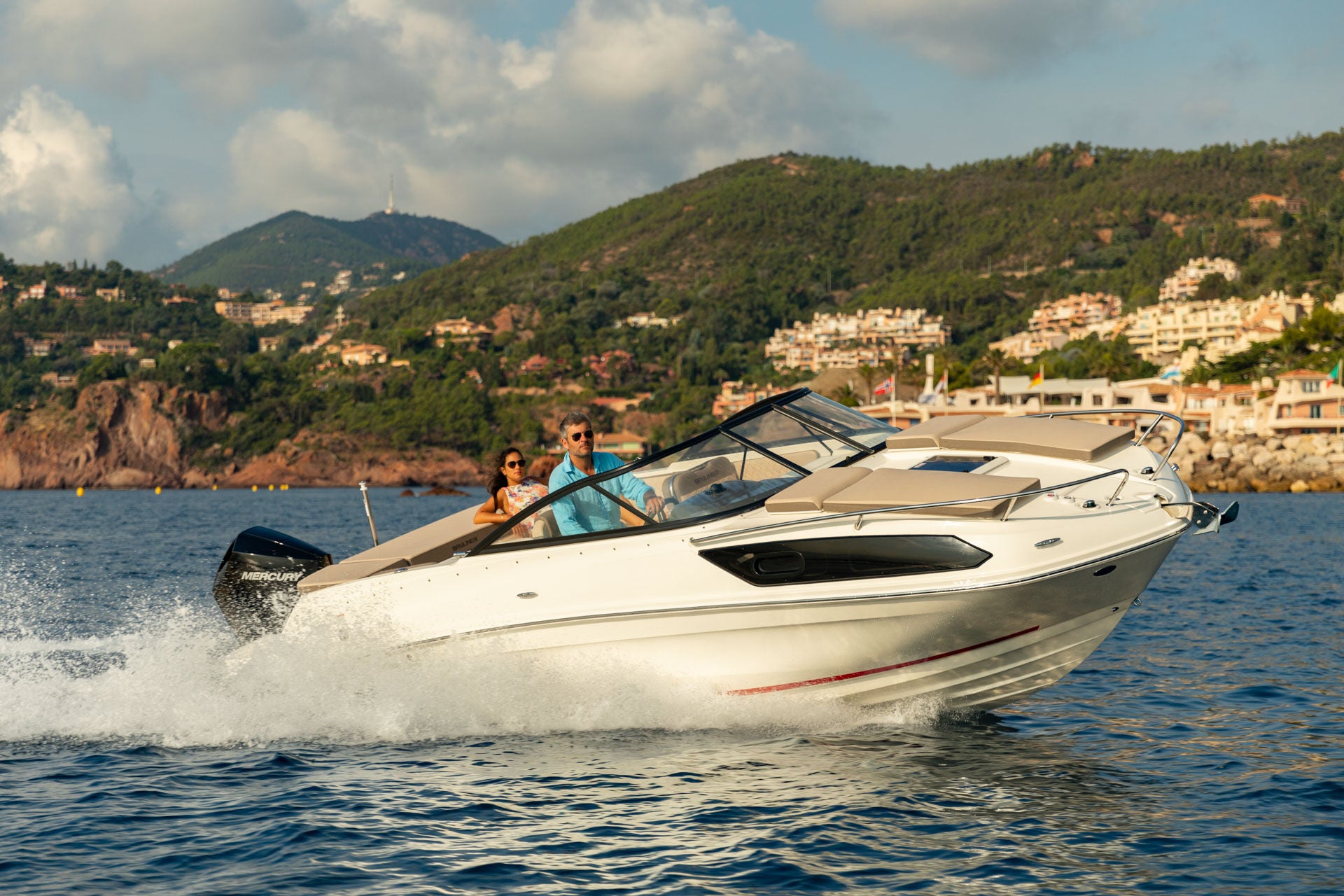Bayliner VR6 Cuddy Lifestyle