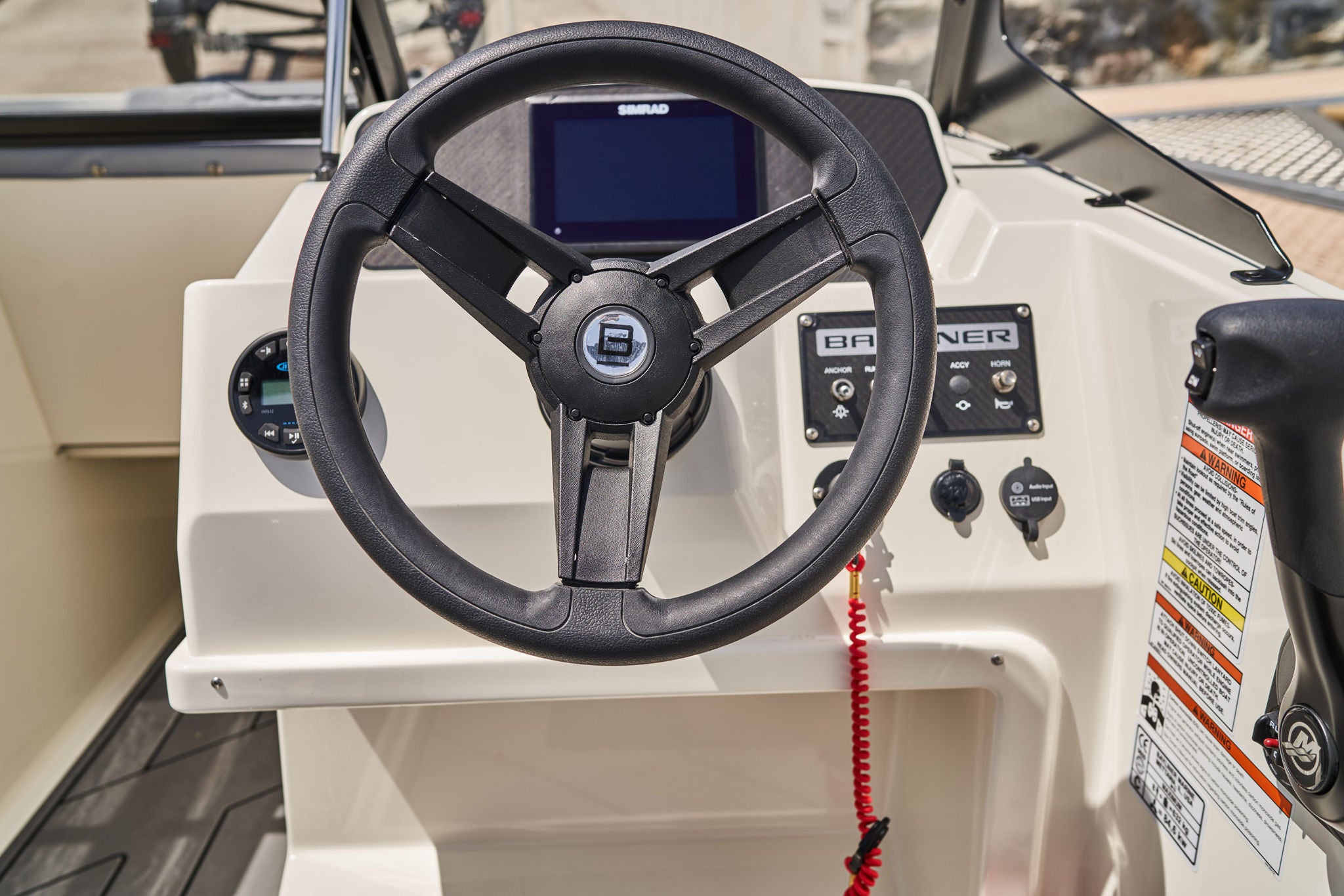 Bayliner M19 Details