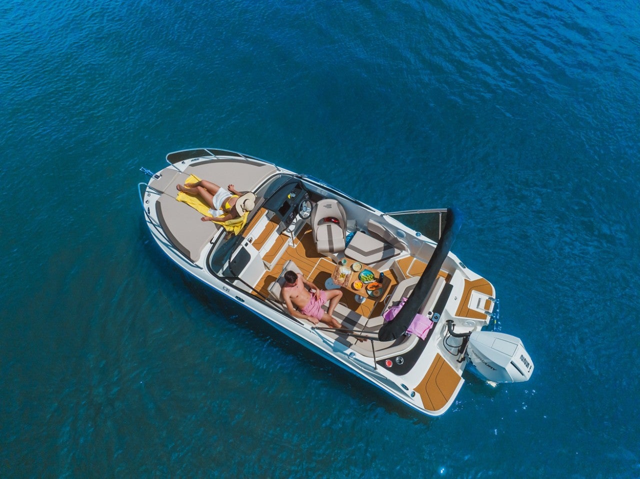 Bayliner C21OE lifestyle