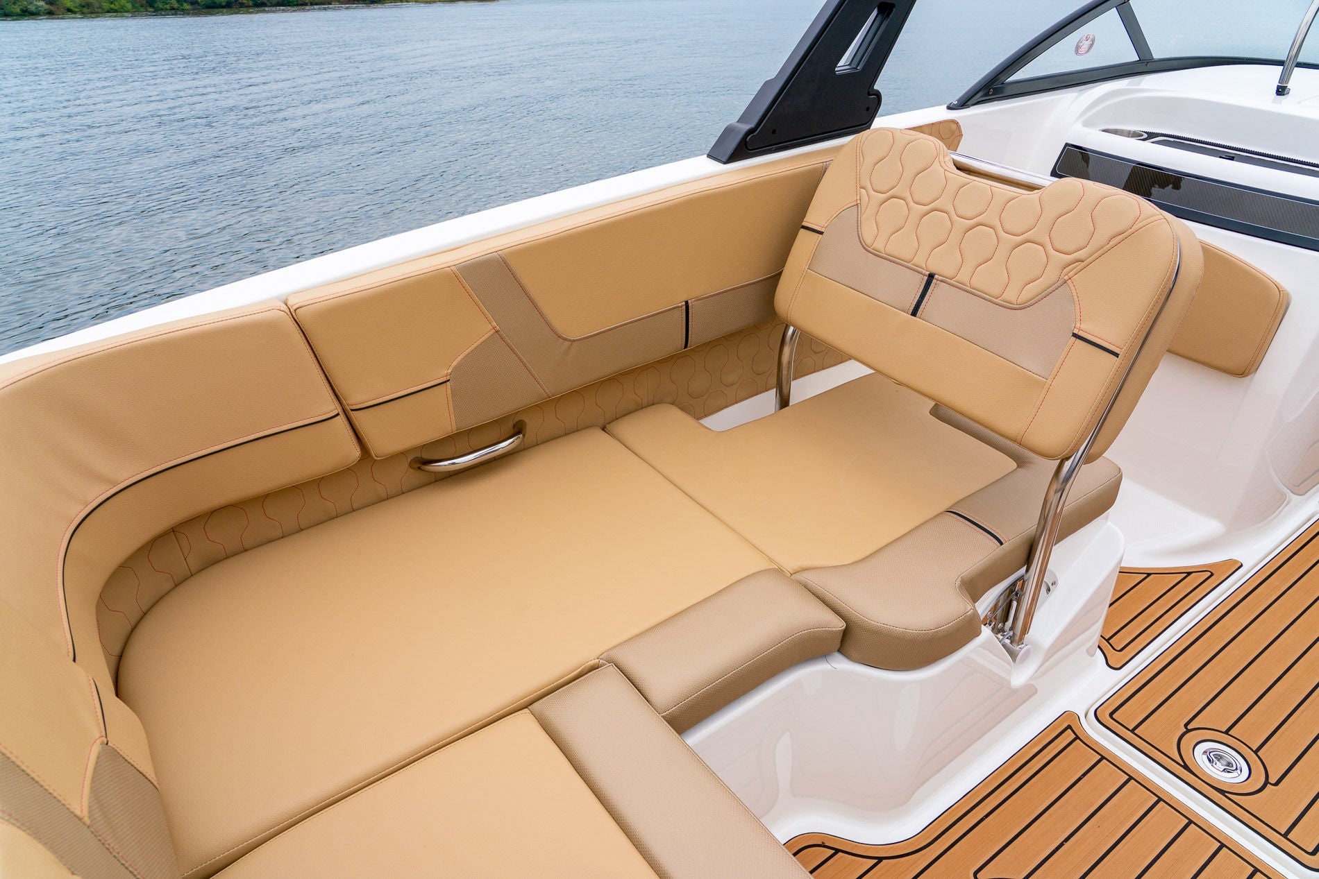 Bayliner VR6 Details
