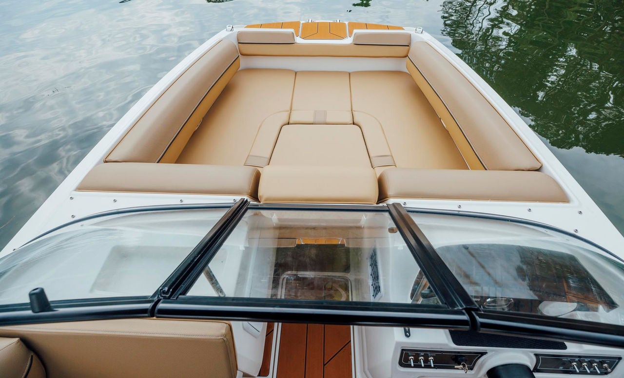 bow seating on the D20 deck boat