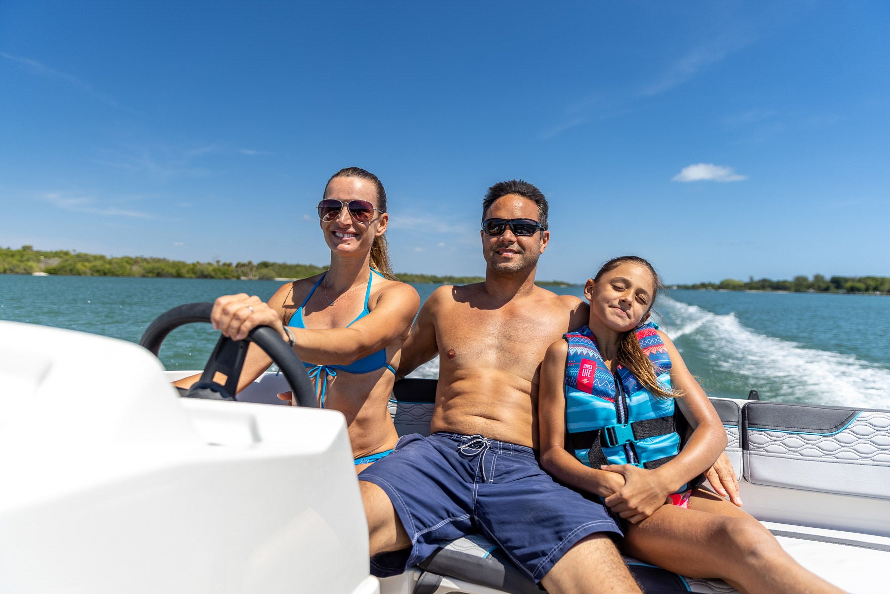 Bayliner M17 lifestyle
