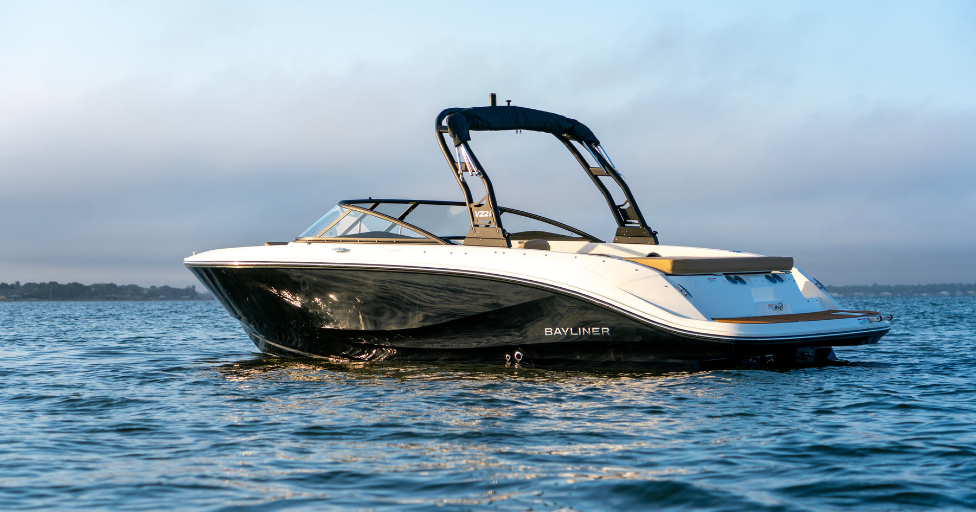 HISWA - LP-Pictures Boats - BOMERT Watersport - Bayliner V22 inboard