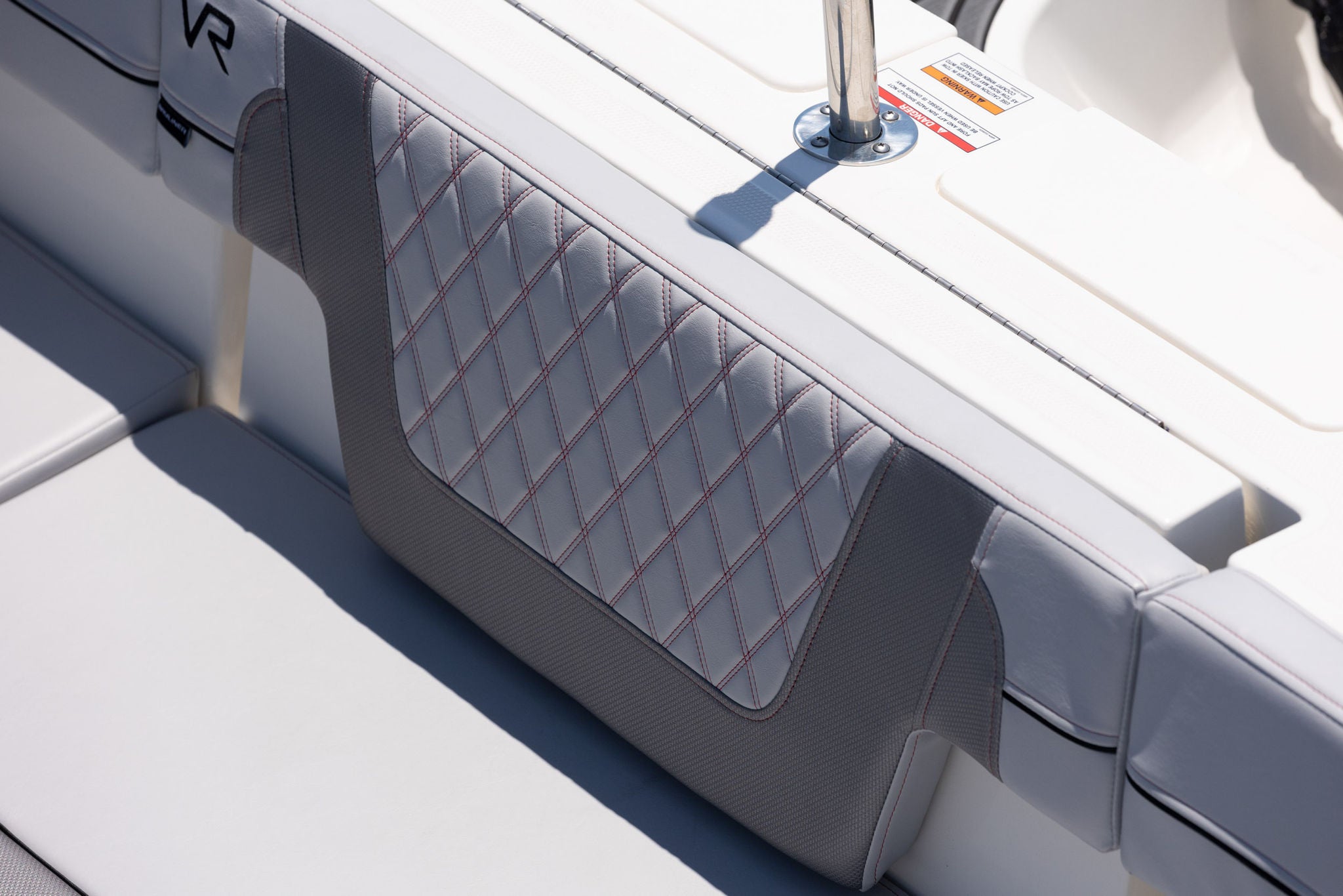 Bayliner VR4 details