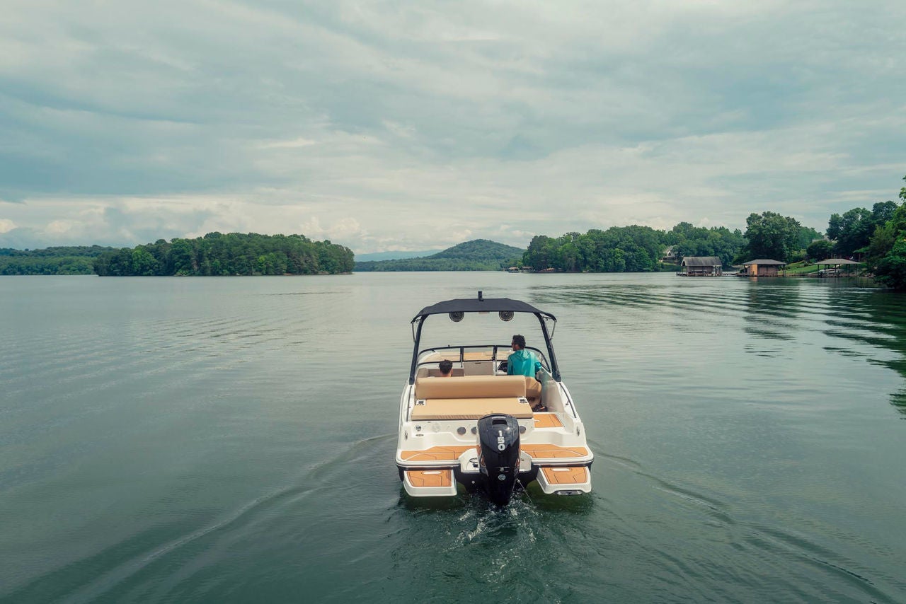 bayliner dseries d20 deck boat aft 2025
