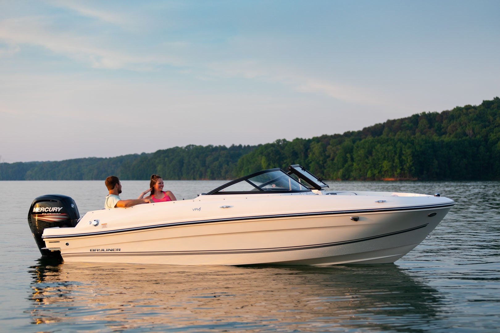 Bayliner VR4 lifestyle