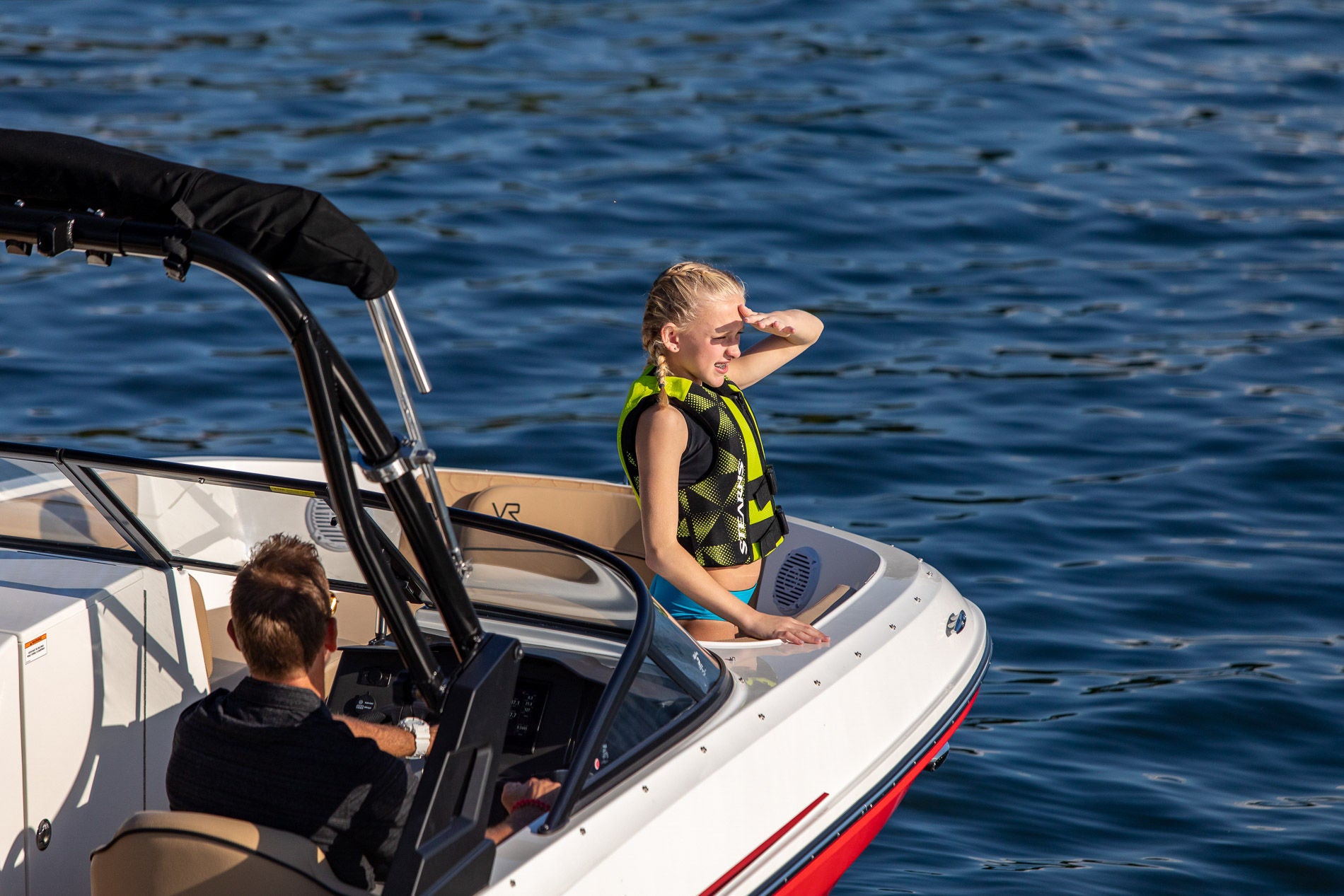 Bayliner VR6 lifestyle
