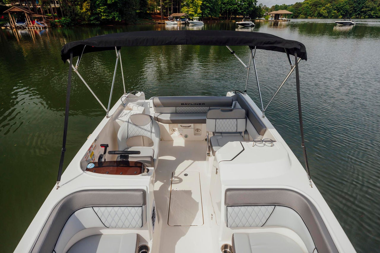 Interior of D22i deck boat