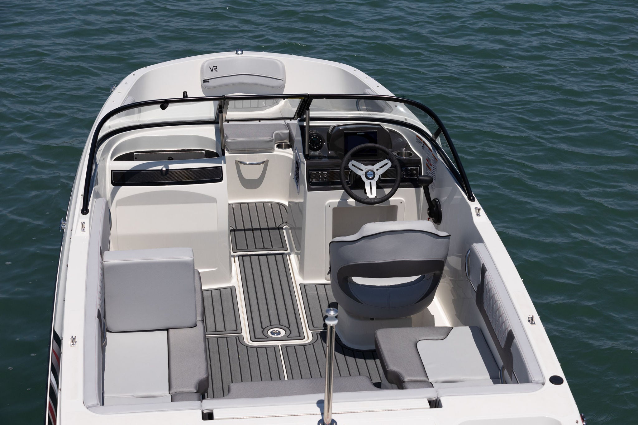 Bayliner VR4 details