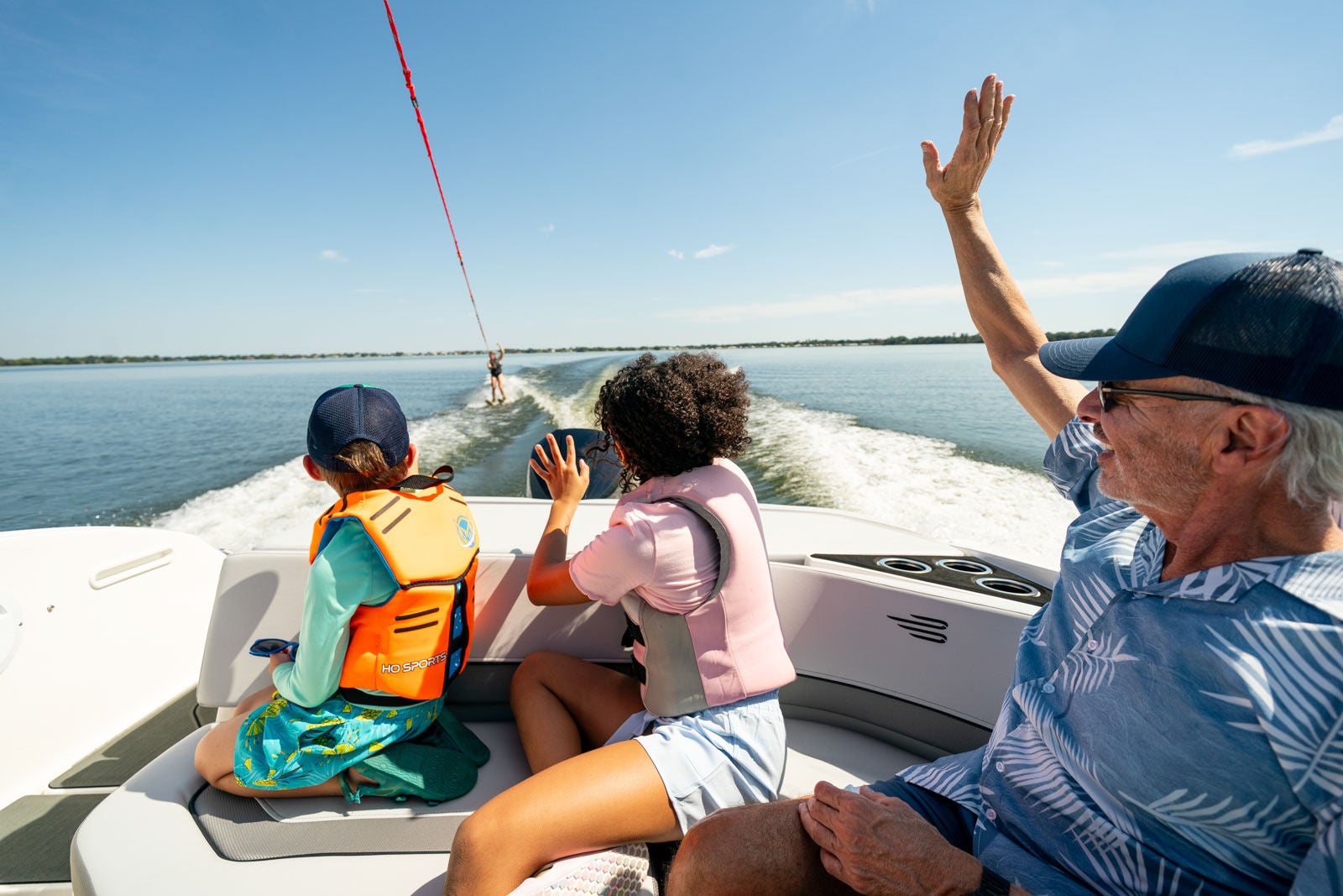 Bayliner V22 bowrider skiing