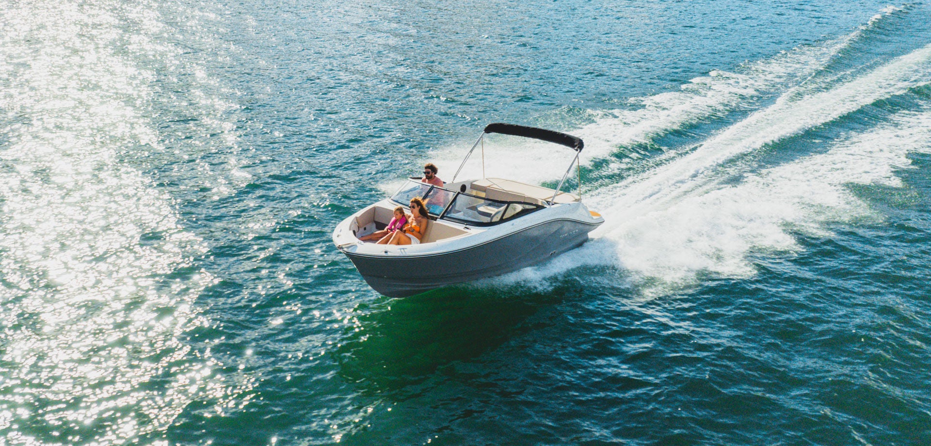 bayliner v20i running sunset 0552crop