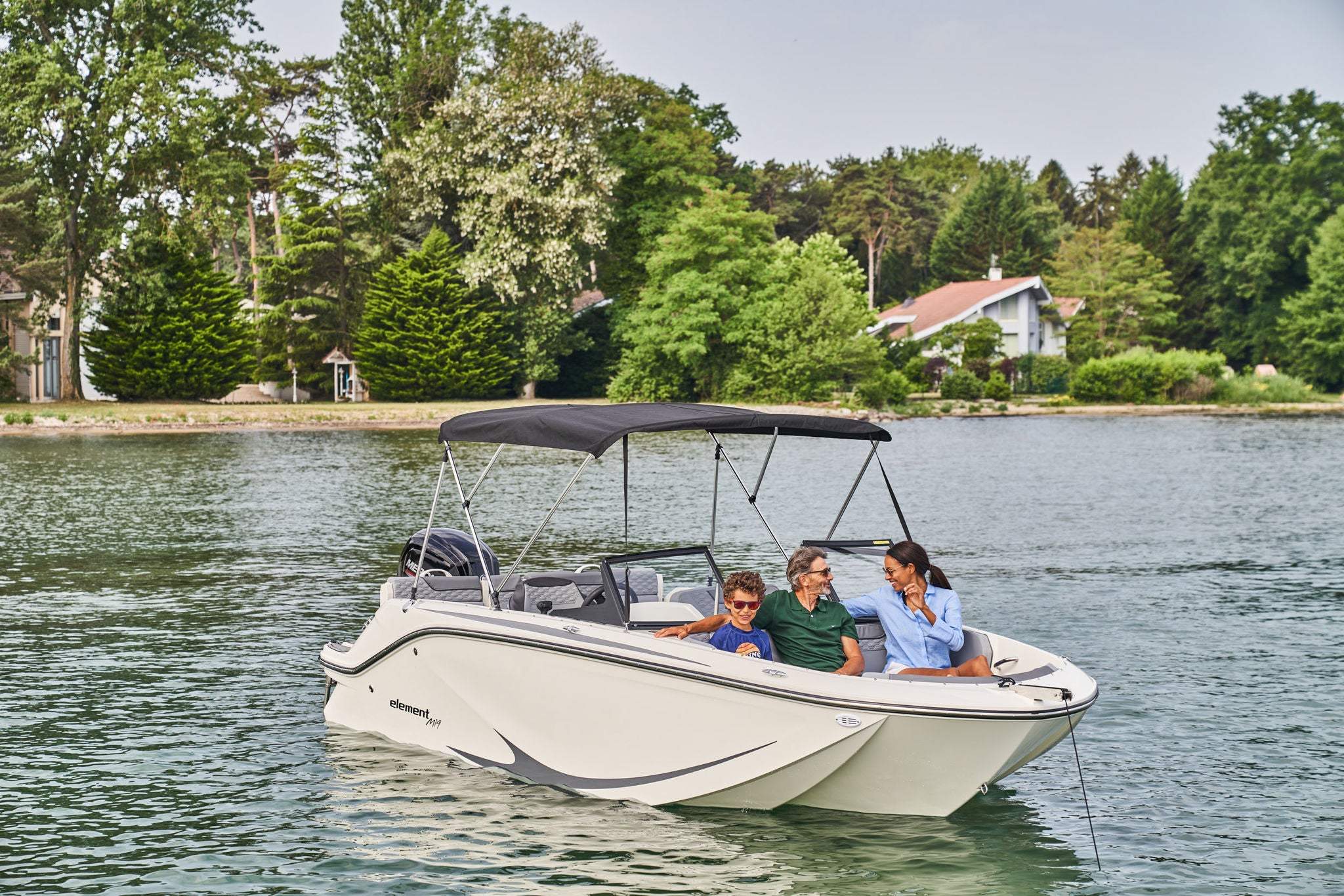 Bayliner M19 lifestyle