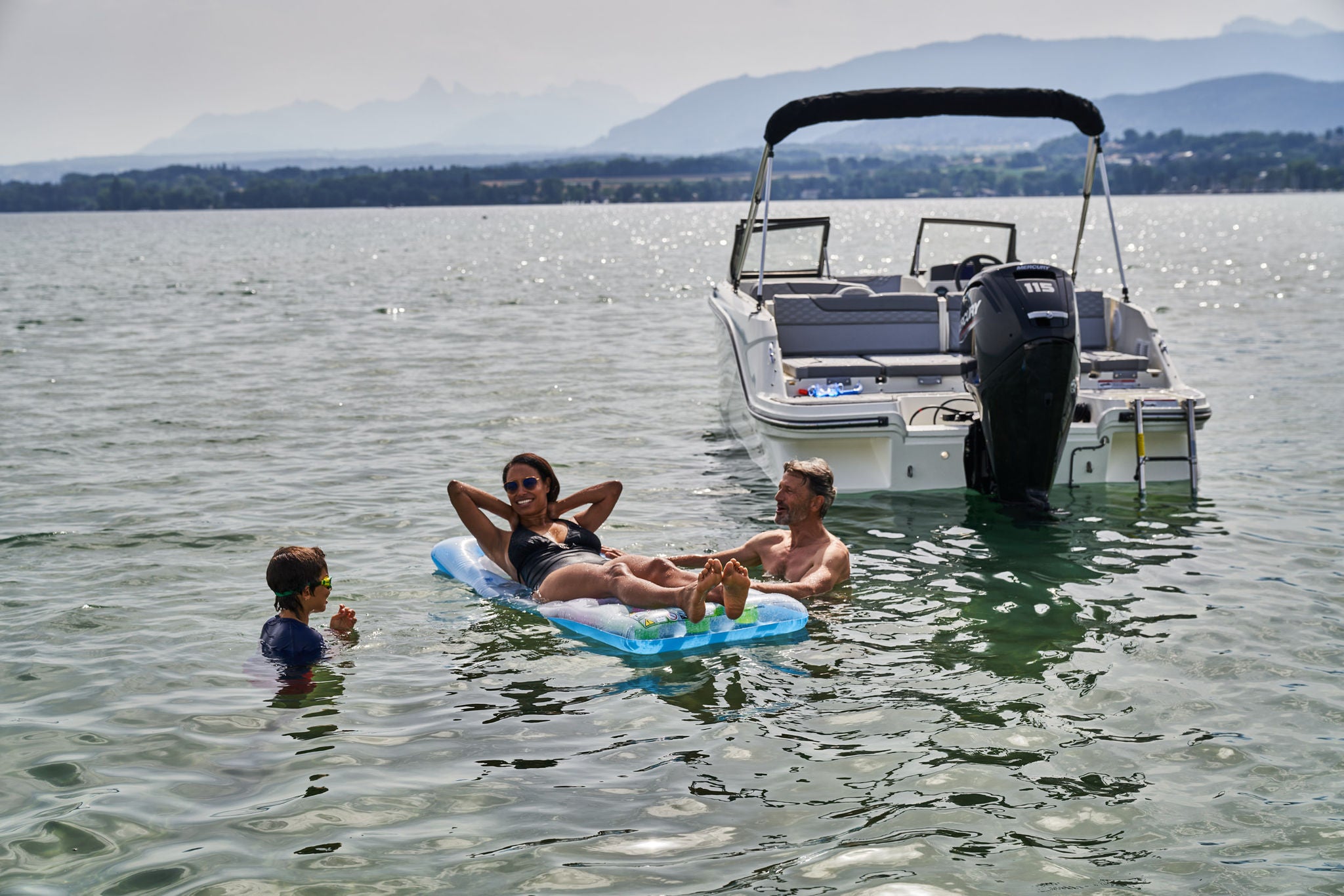 Bayliner M19 lifestyle
