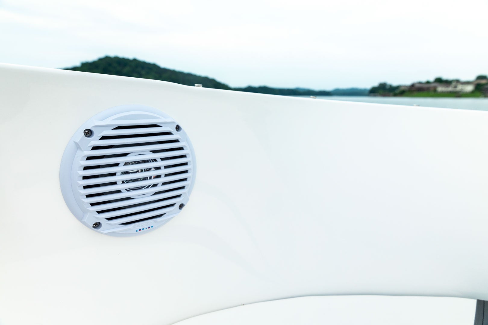 Bayliner VR4 details