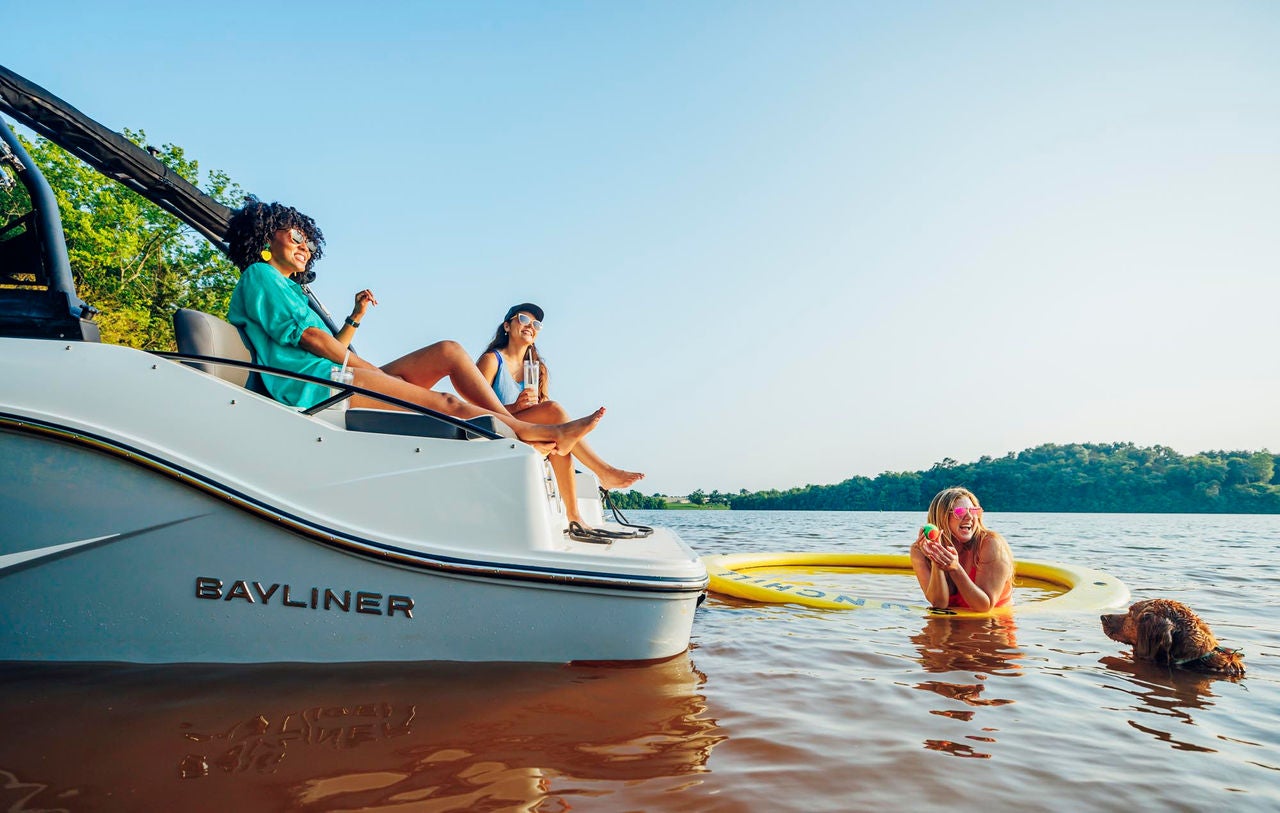 bayliner dseries d20i deck sunset dog 2025