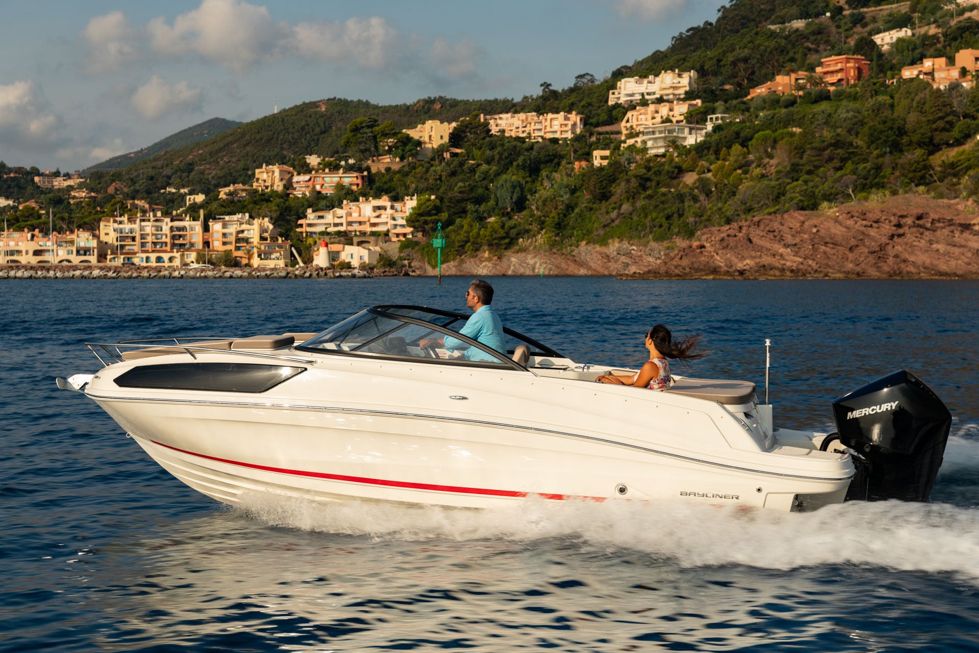 Bayliner VR6 Cuddy Running
