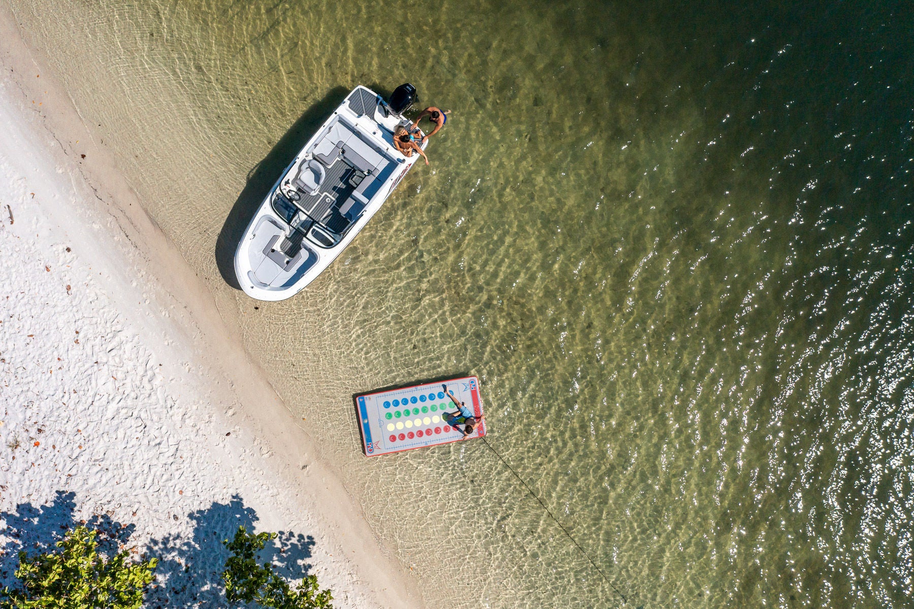 Bayliner VR4 lifestyle