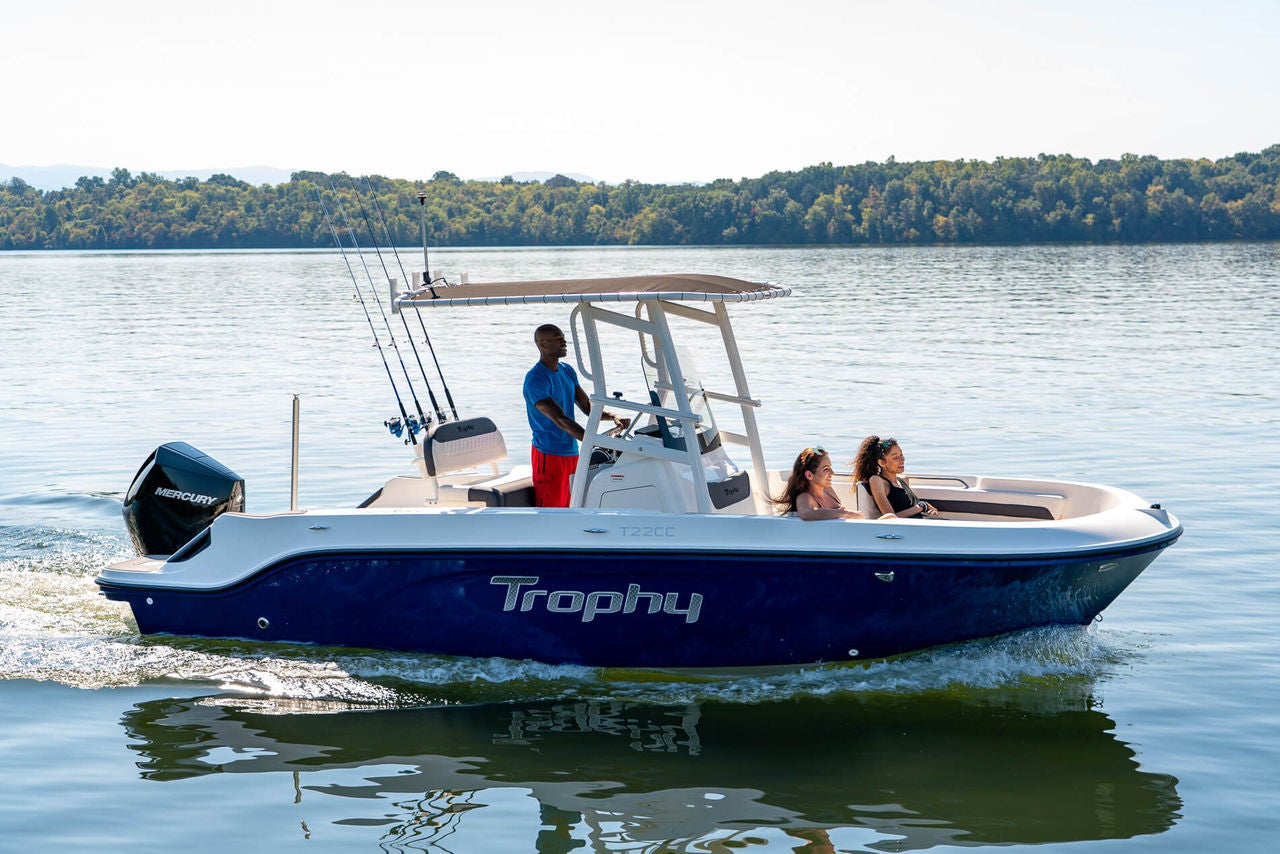 Bayliner Trophy 22 CC lifestyle