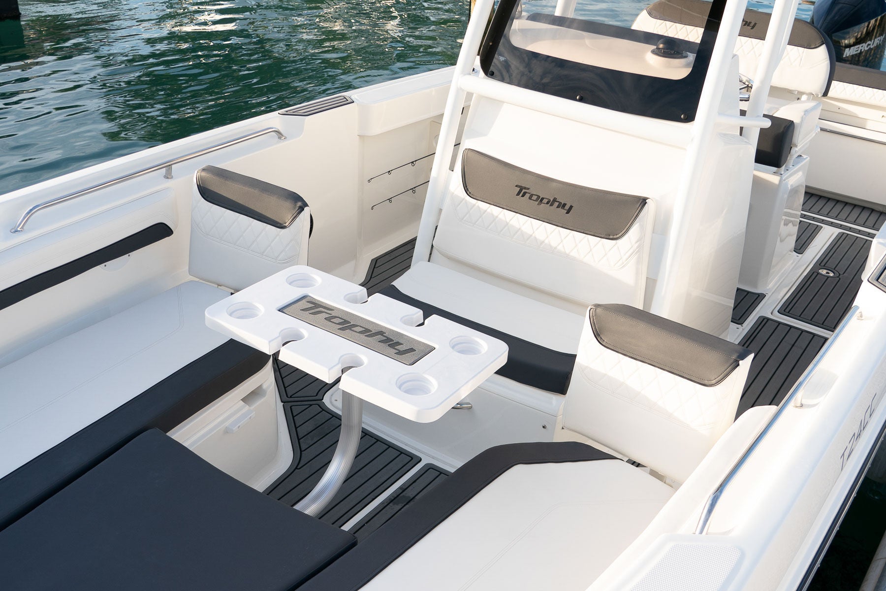 Bayliner Trophy 24 CC Details