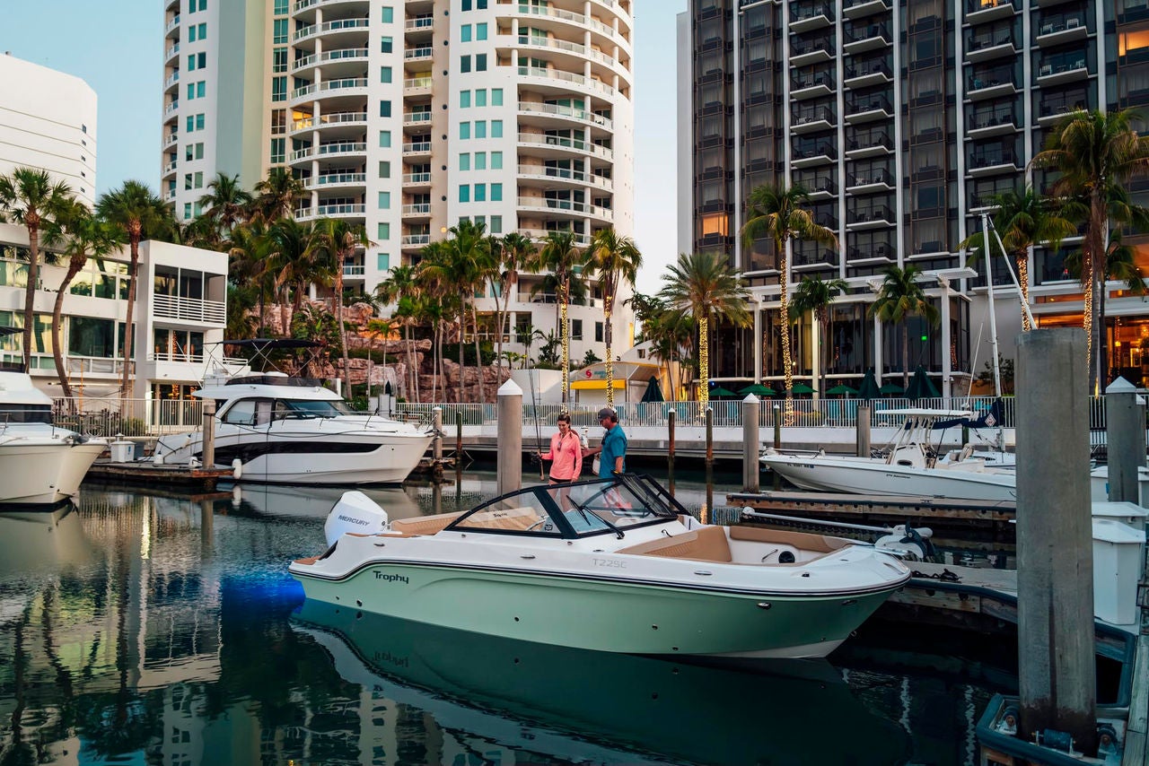 Bayliner Trophy 22 SC lifestyle