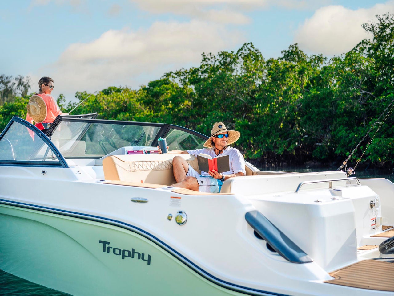 Bayliner Trophy 22 SC lifestyle