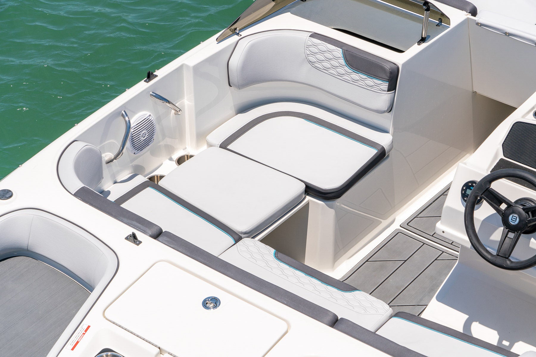 Bayliner M17 Details