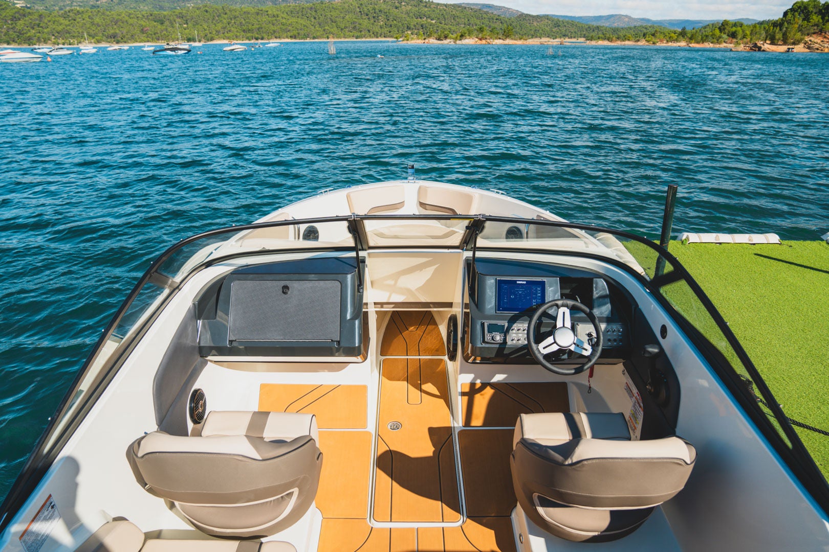 bayliner v20 boat closeup 06004