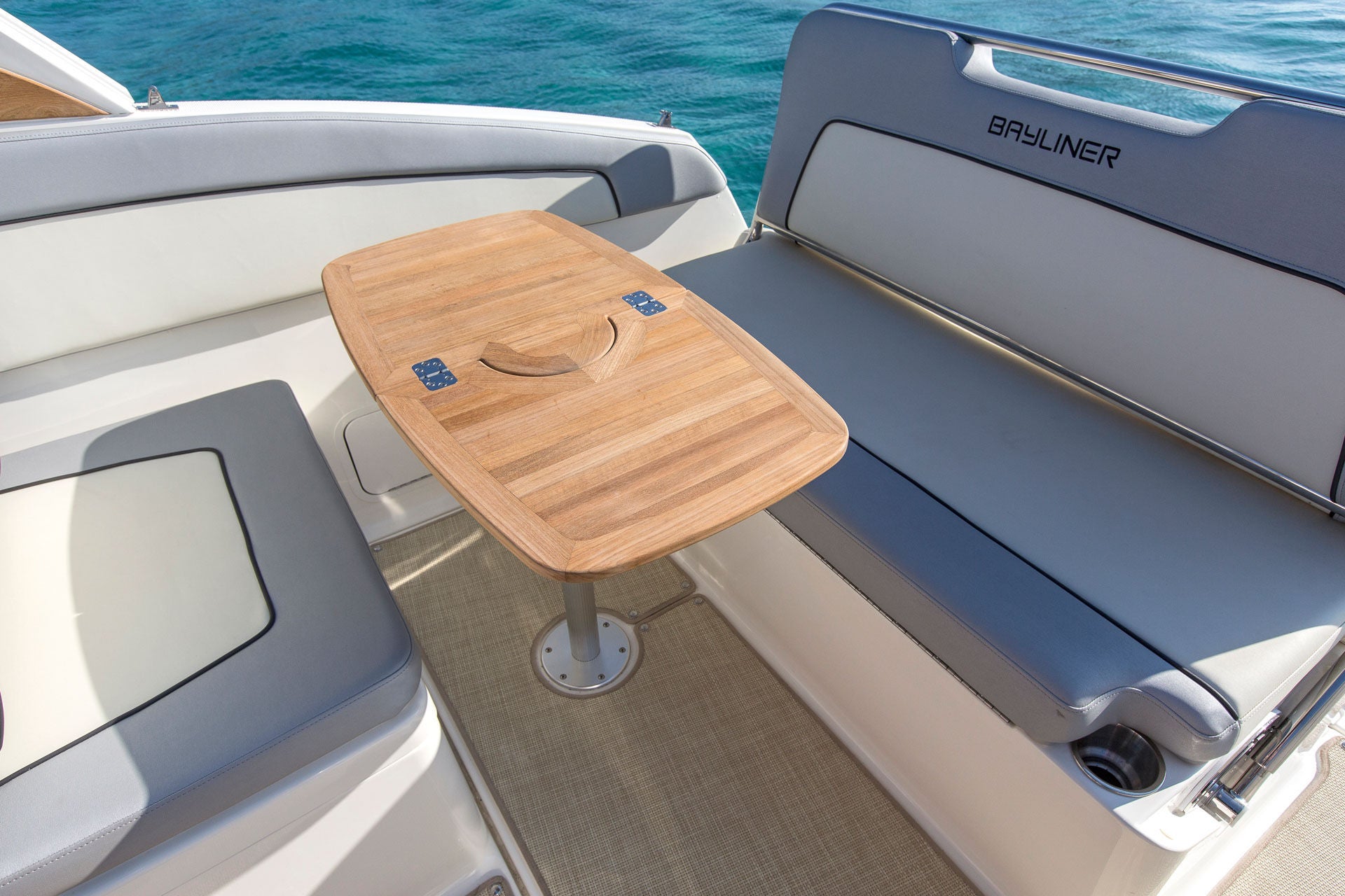 Bayliner Ciera 8 Details