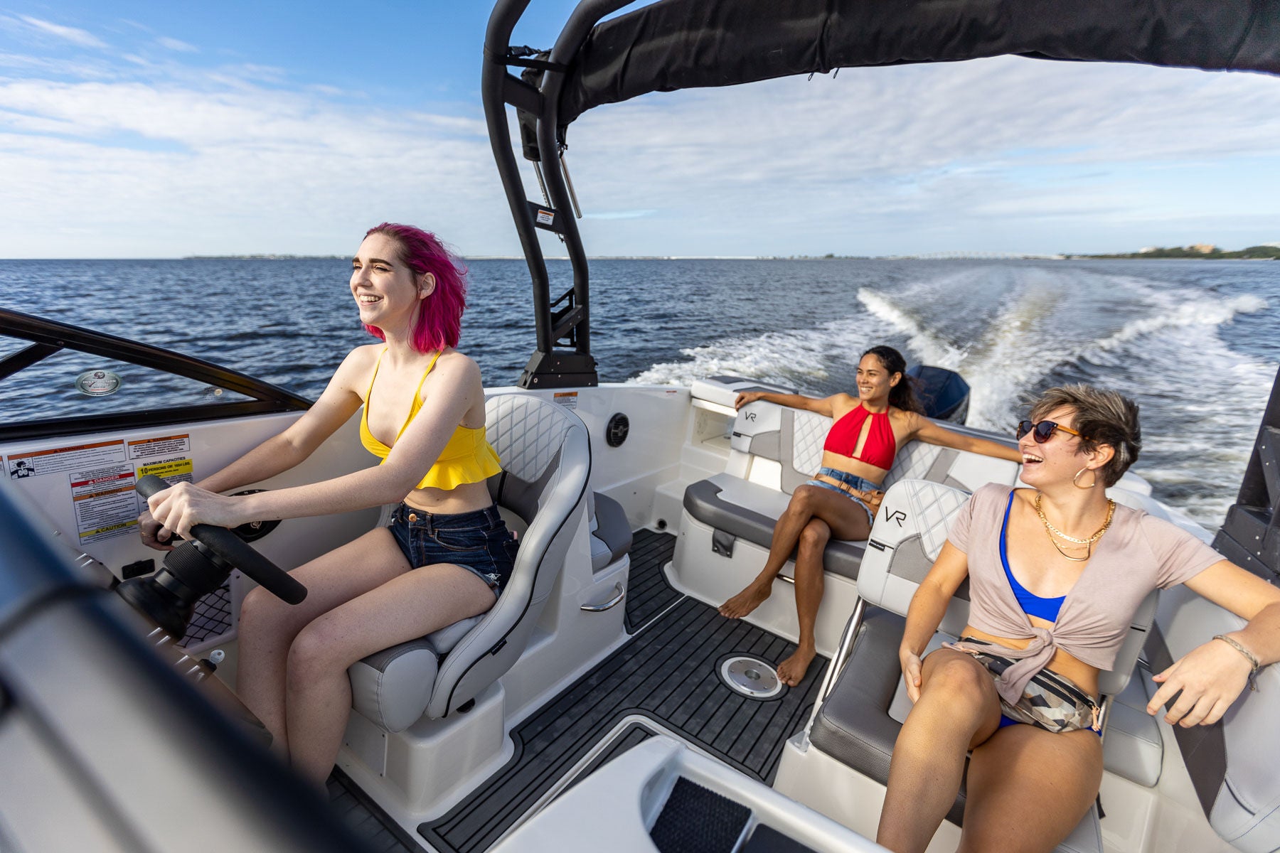 Bayliner VR6 lifestyle
