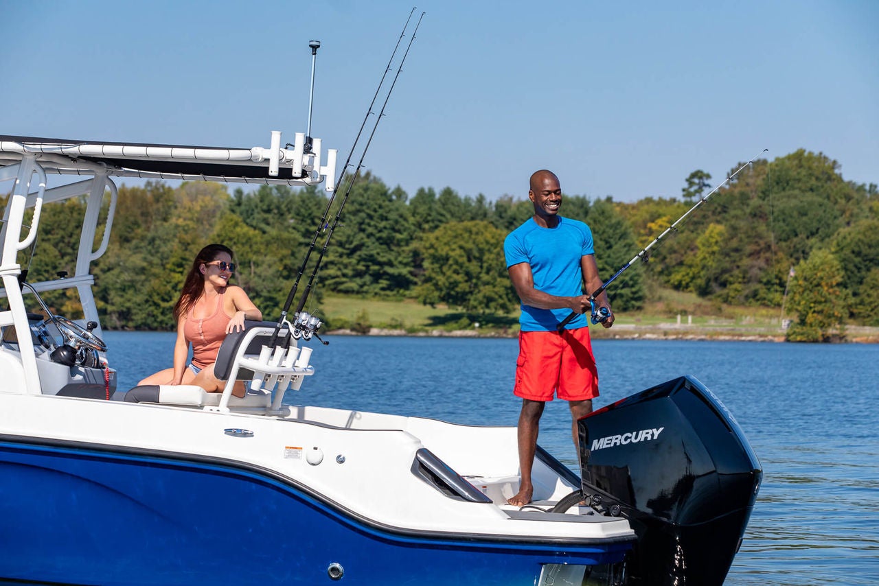Bayliner Trophy 22 CC lifestyle