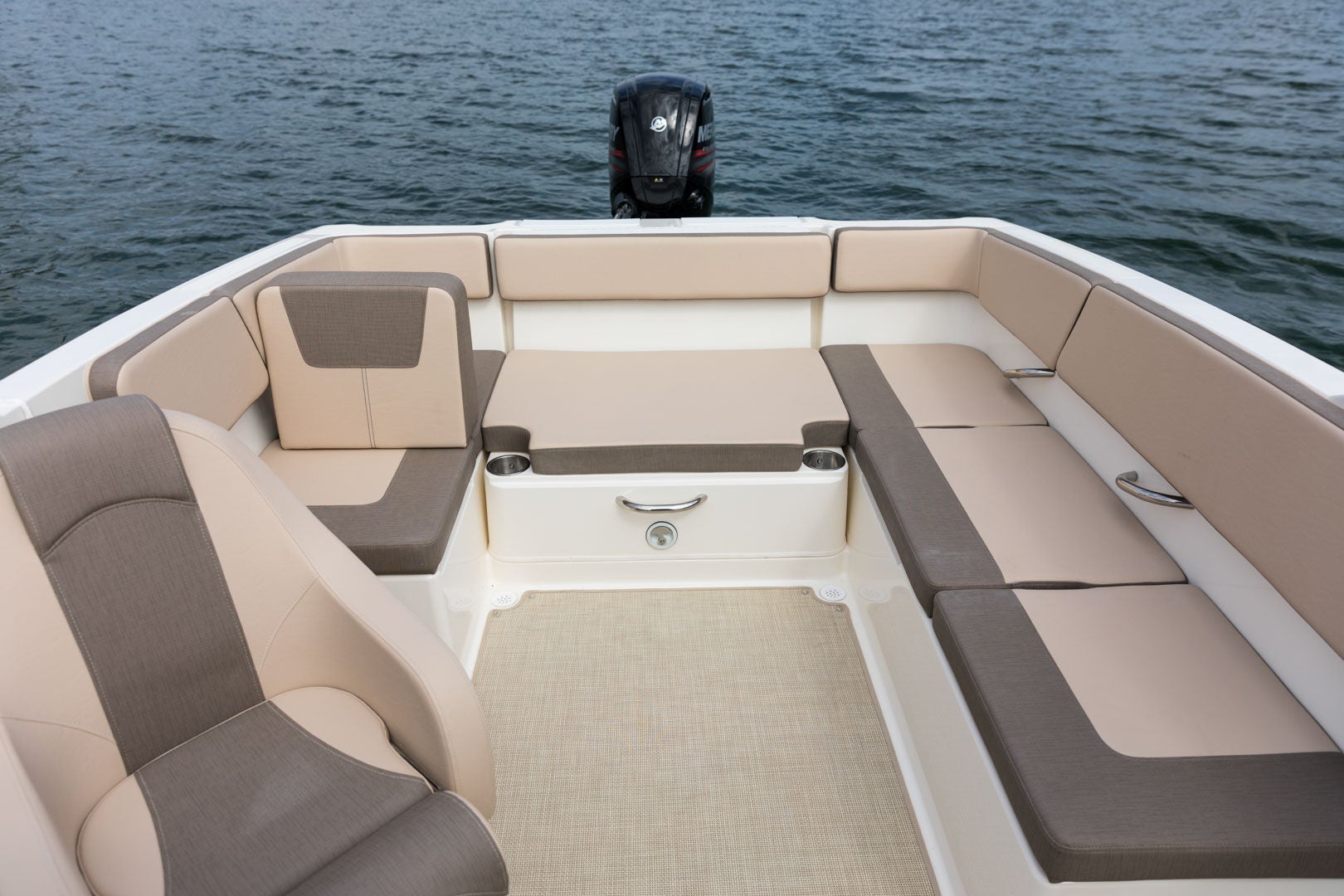 Bayliner VR4 details