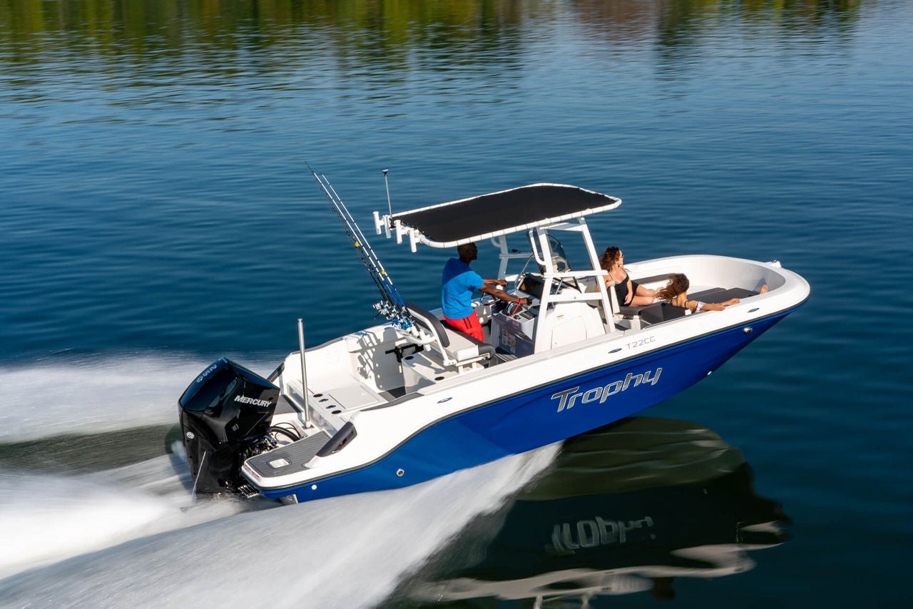 Bayliner Trophy 22 CC Running