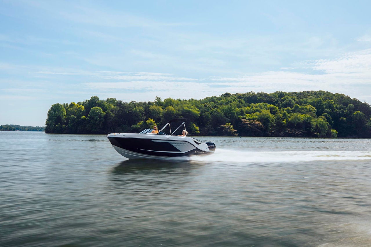 bayliner dseries d22 deck boat running 2025