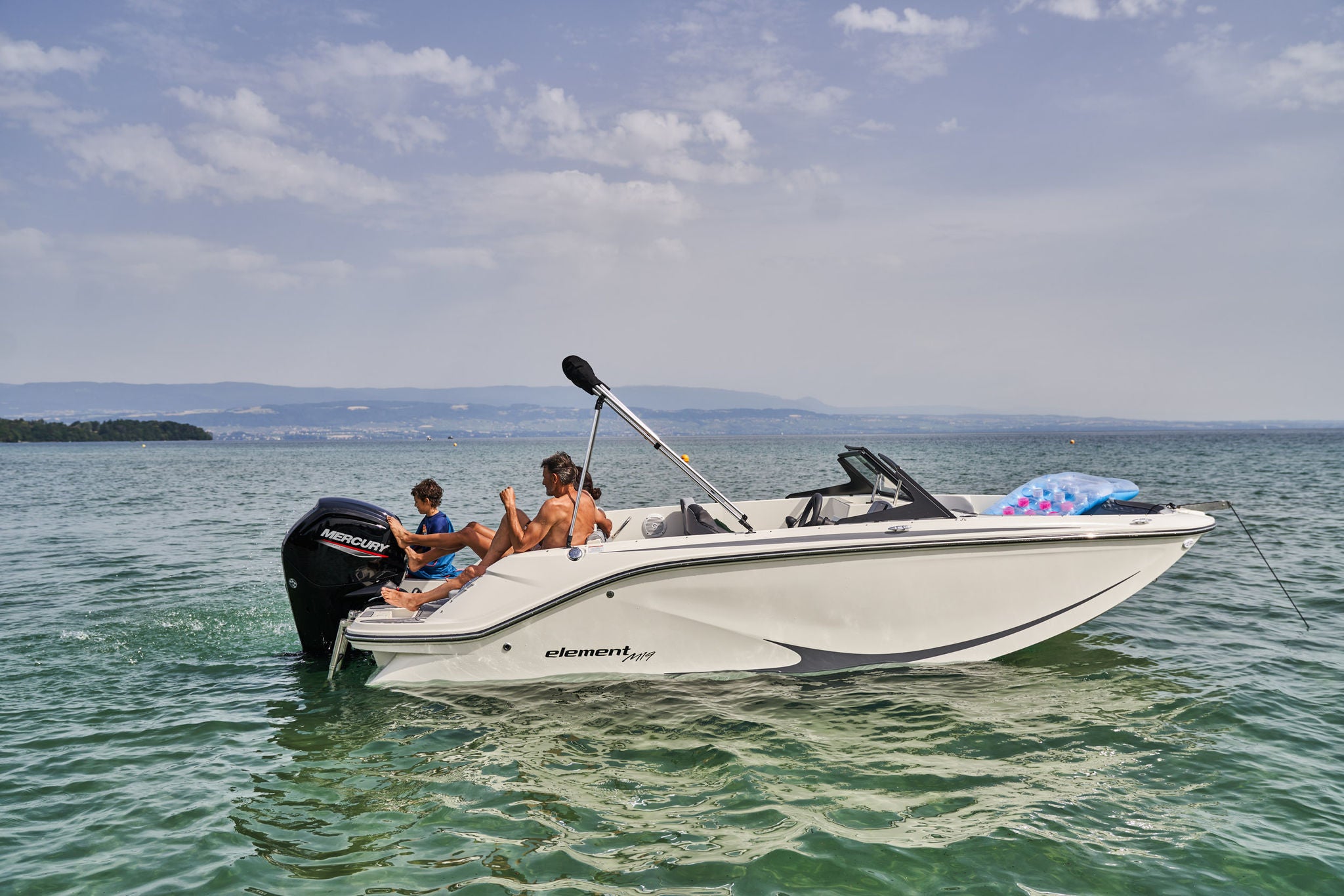 Bayliner M19 lifestyle