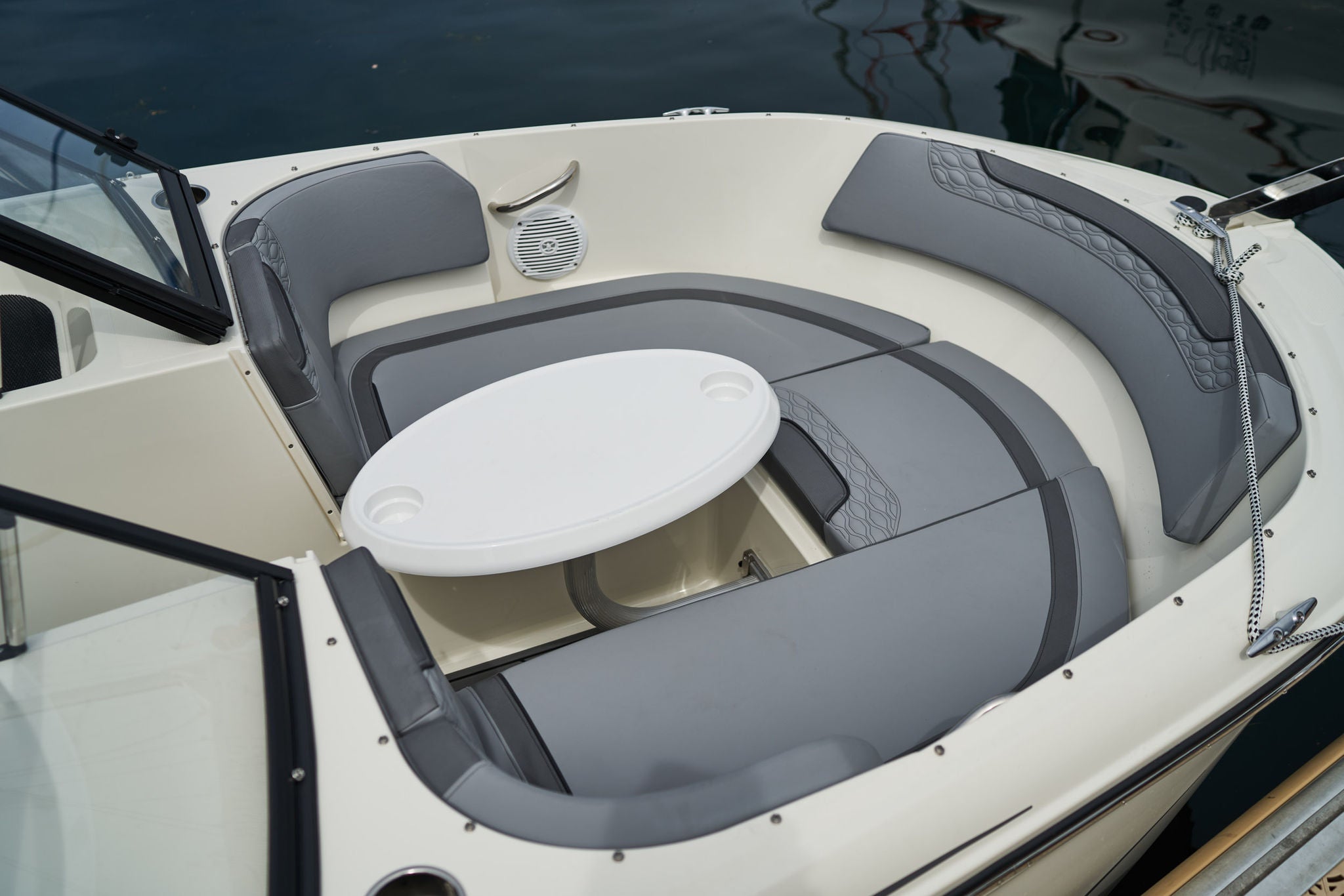 Bayliner M19 Details